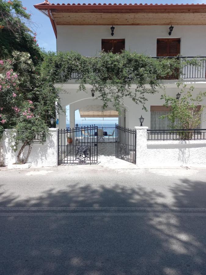 Ekie Apartment With Sea View Kalamata Eksteriør billede