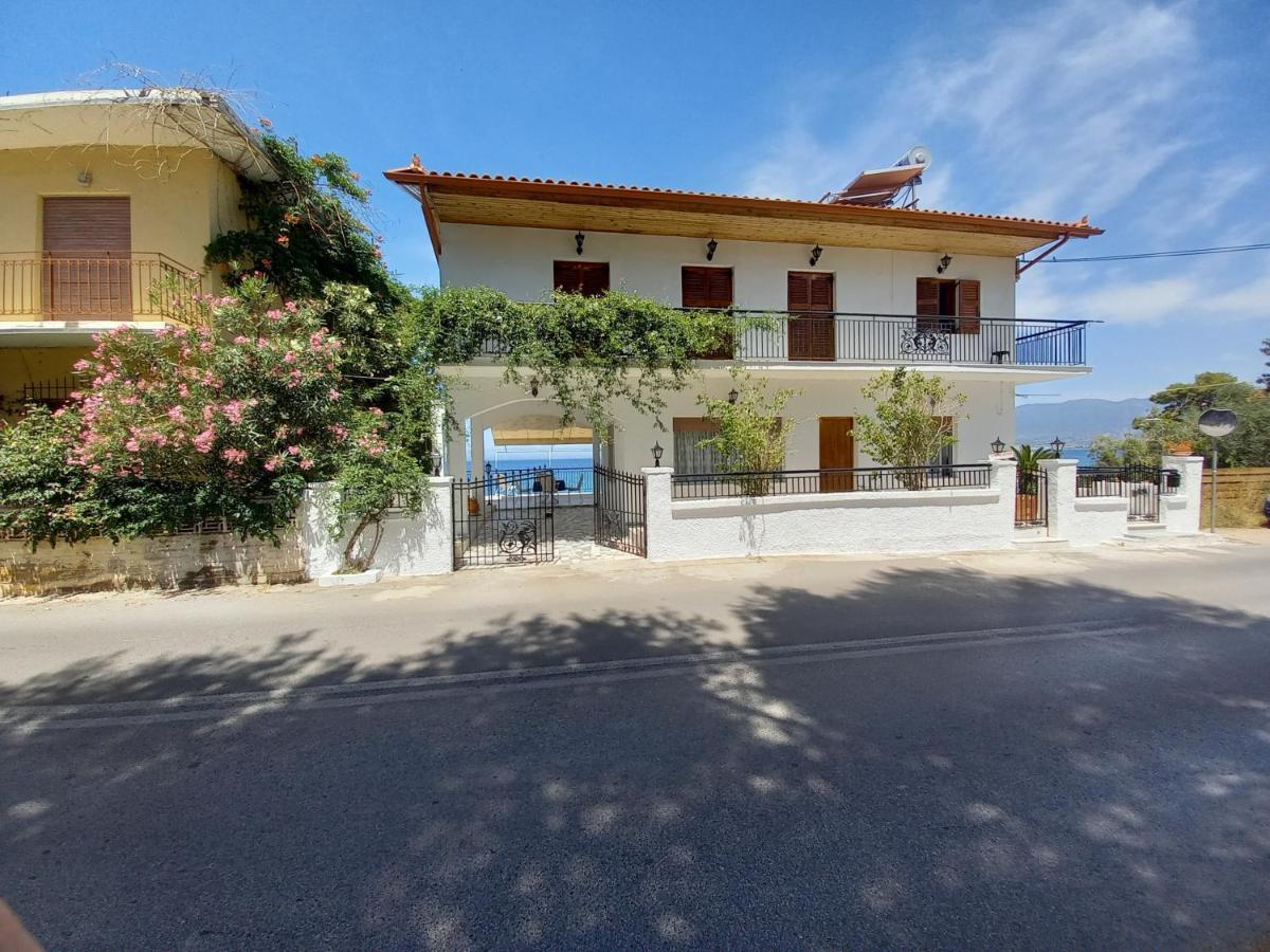Ekie Apartment With Sea View Kalamata Eksteriør billede
