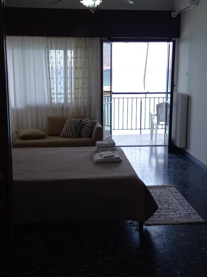 Ekie Apartment With Sea View Kalamata Eksteriør billede
